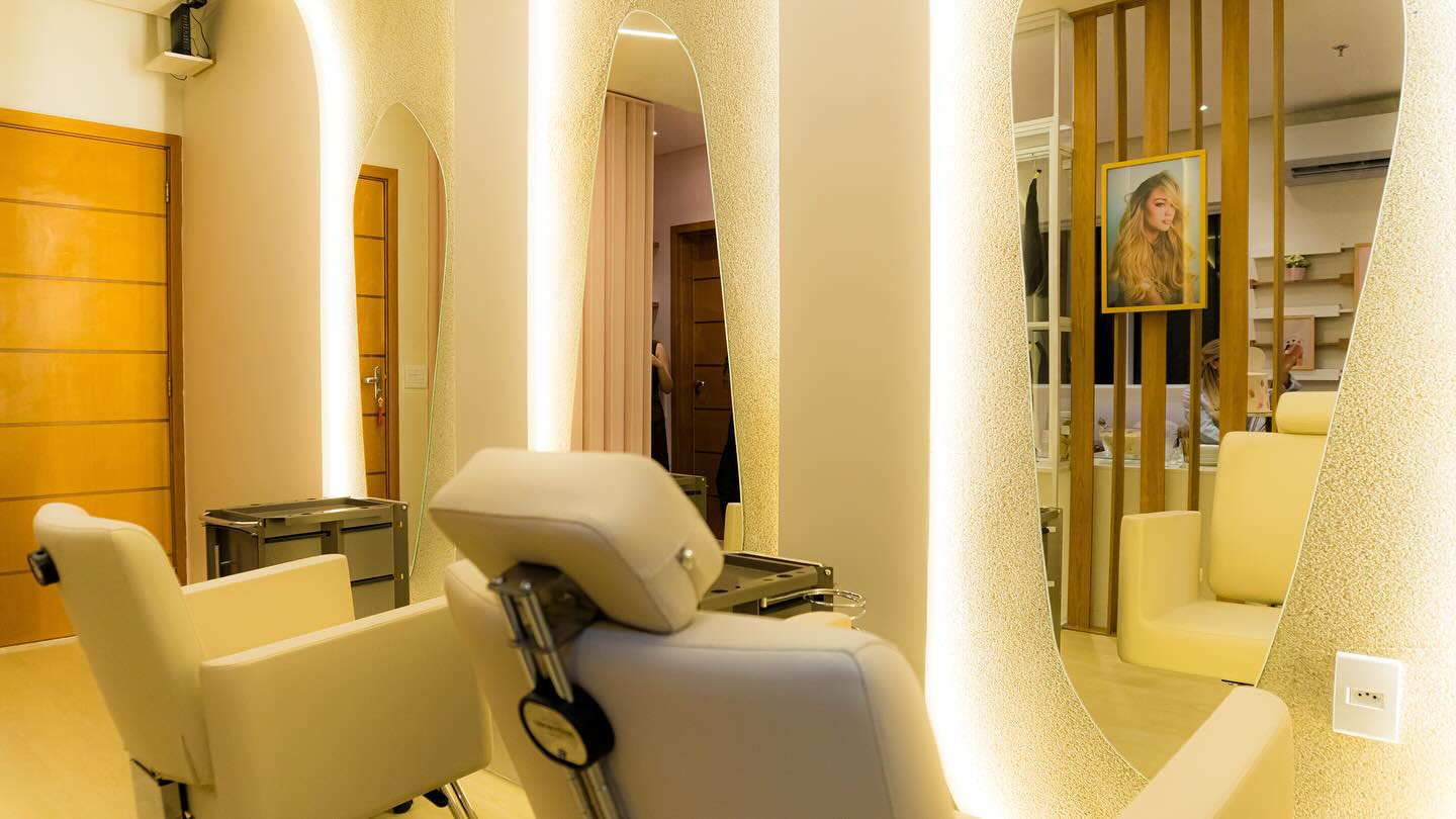 Ambiente do salão Trifemme, com decoração elegante e acolhedora